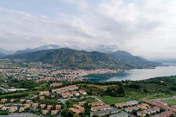 你看到的评论可能是脚本，别再问“哪里有官网”了：一定要关掉这个权限